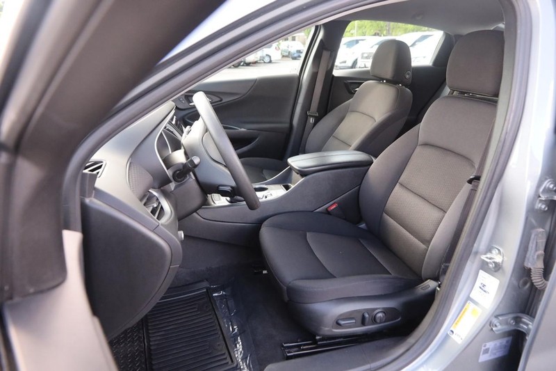 Chevrolet Malibu Vehicle Image 08