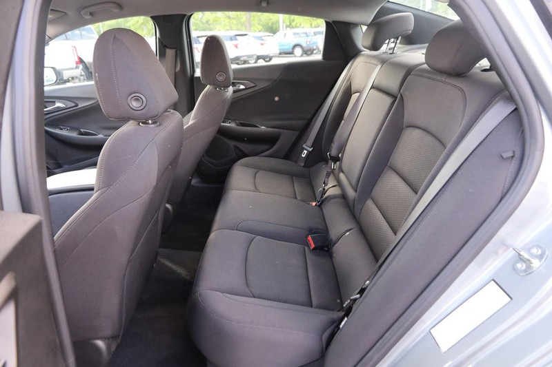 Chevrolet Malibu Vehicle Image 09