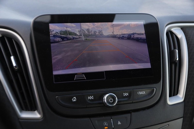Chevrolet Malibu Vehicle Image 16