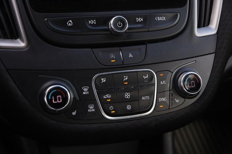 Chevrolet Malibu Vehicle Image 17