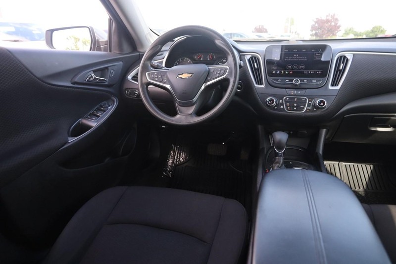 Chevrolet Malibu Vehicle Image 20