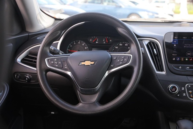 Chevrolet Malibu Vehicle Image 21