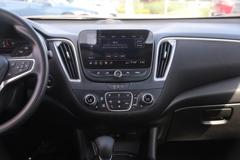 Chevrolet Malibu Vehicle Image 22