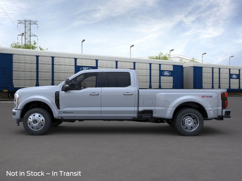 Ford Super Duty F-450 DRW Vehicle Image 03