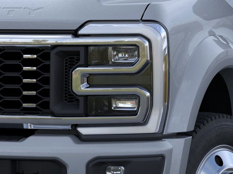Ford Super Duty F-450 DRW Vehicle Image 18