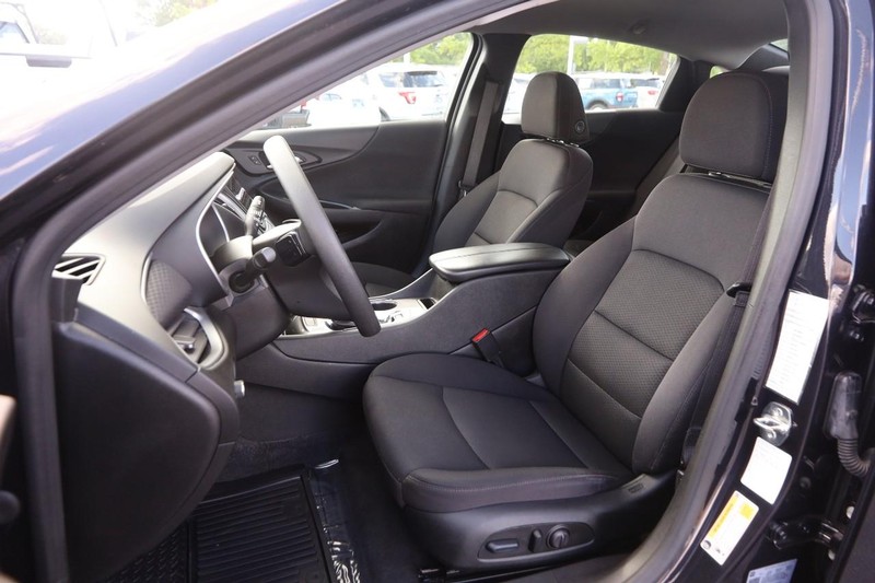 Chevrolet Malibu Vehicle Image 08