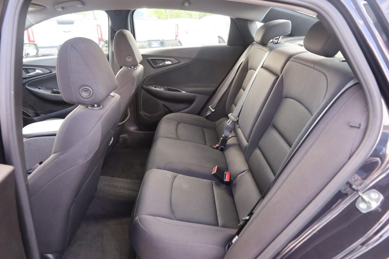 Chevrolet Malibu Vehicle Image 09