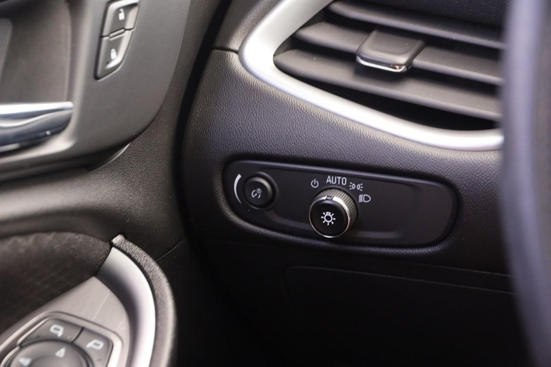 Chevrolet Malibu Vehicle Image 17