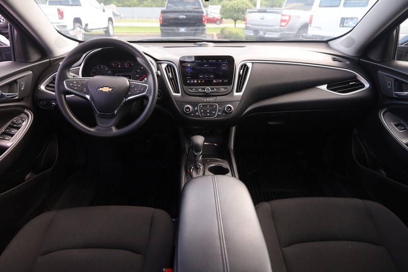 Chevrolet Malibu Vehicle Image 18