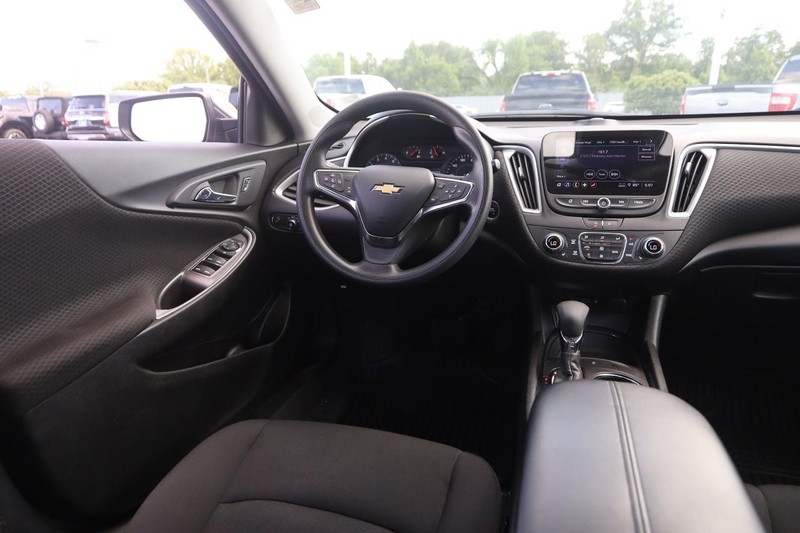 Chevrolet Malibu Vehicle Image 19