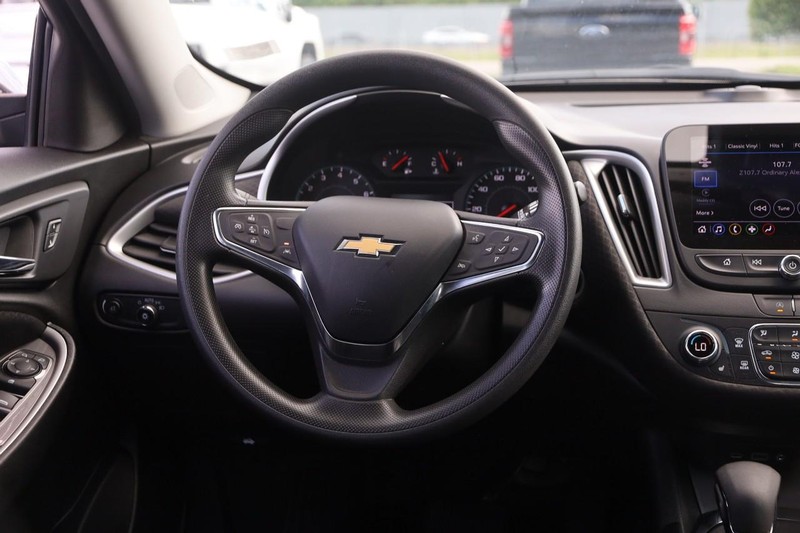 Chevrolet Malibu Vehicle Image 20