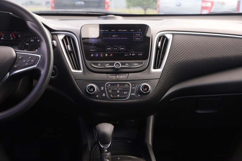 Chevrolet Malibu Vehicle Image 21