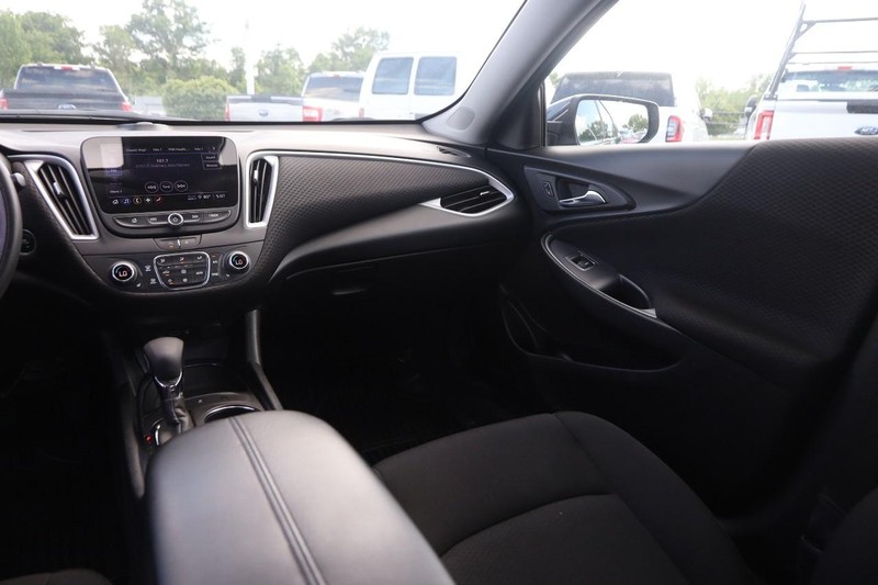 Chevrolet Malibu Vehicle Image 22