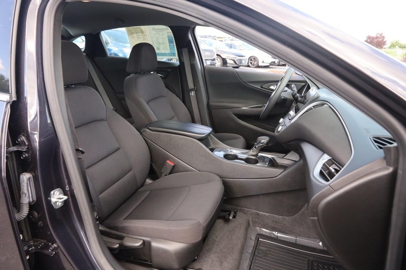 Chevrolet Malibu Vehicle Image 23