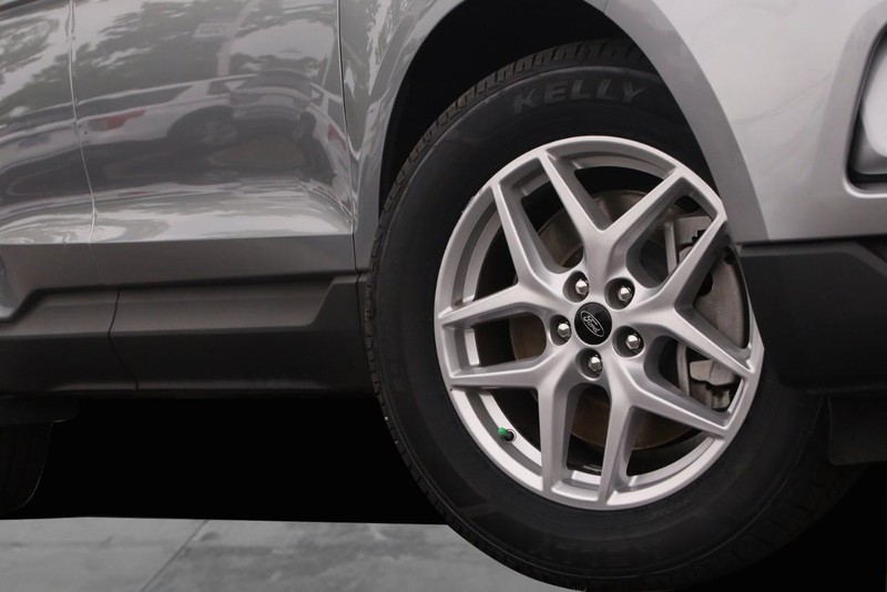 Ford Edge Vehicle Image 03