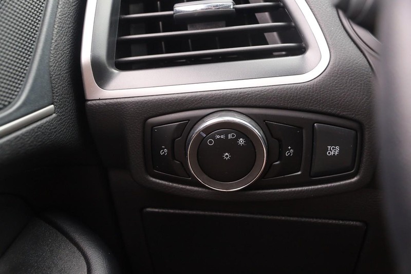 Ford Edge Vehicle Image 18
