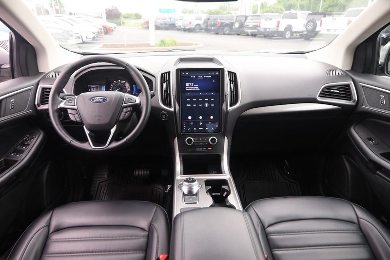 Ford Edge Vehicle Image 19