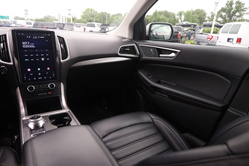 Ford Edge Vehicle Image 23