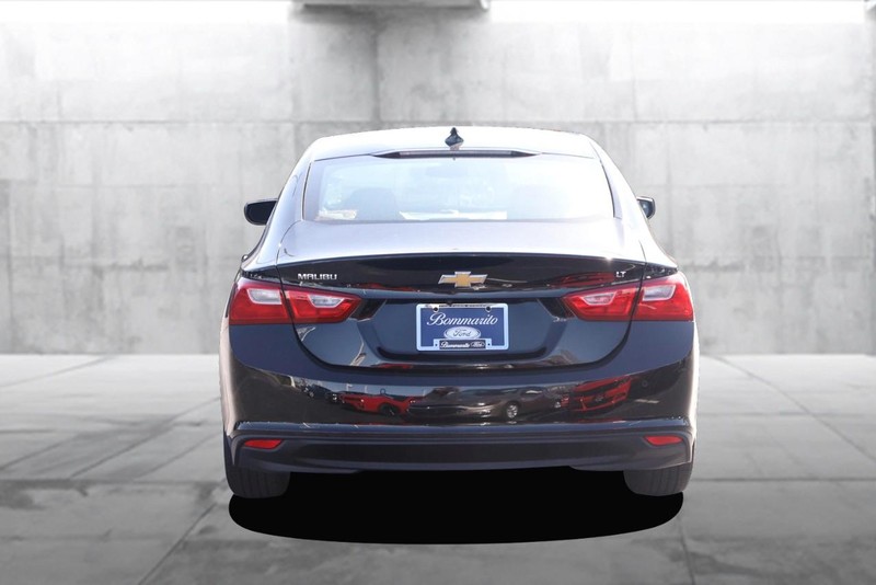 Chevrolet Malibu Vehicle Image 06