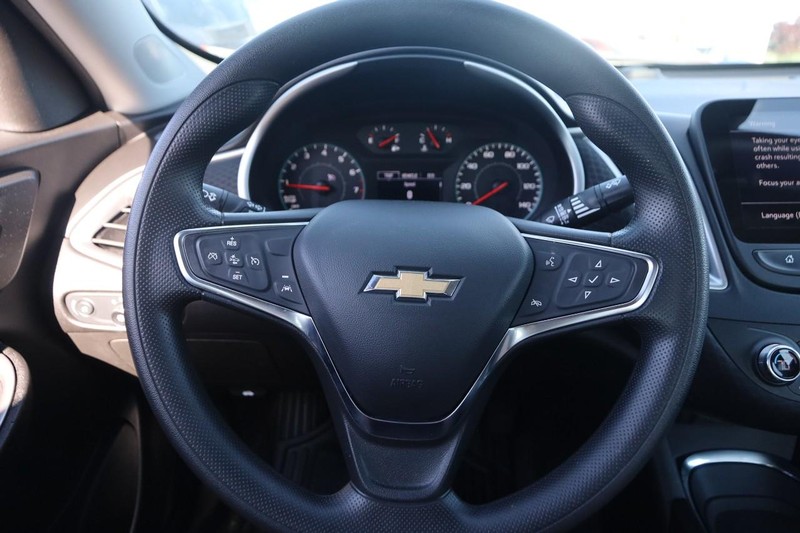 Chevrolet Malibu Vehicle Image 11