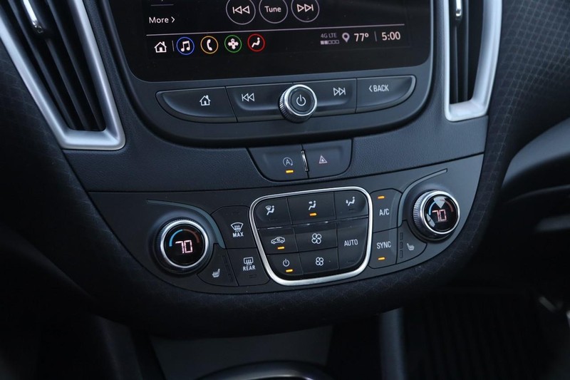 Chevrolet Malibu Vehicle Image 18