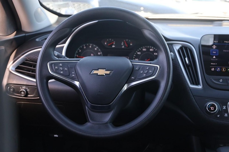 Chevrolet Malibu Vehicle Image 21