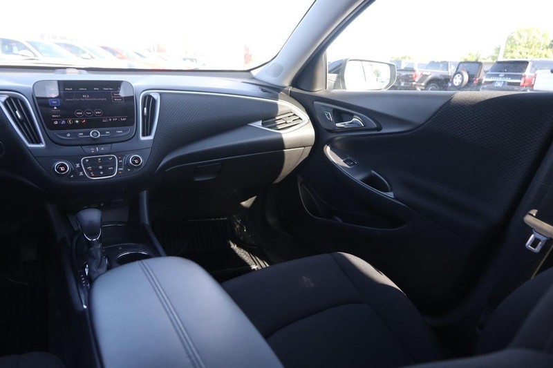 Chevrolet Malibu Vehicle Image 23
