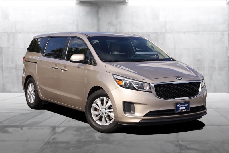 Kia Sedona Vehicle Image 02