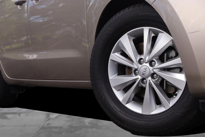 Kia Sedona Vehicle Image 03