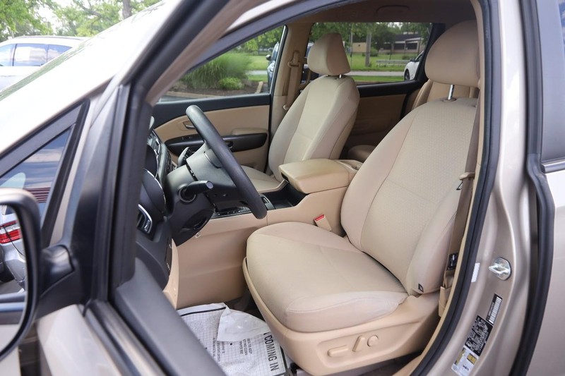 Kia Sedona Vehicle Image 08