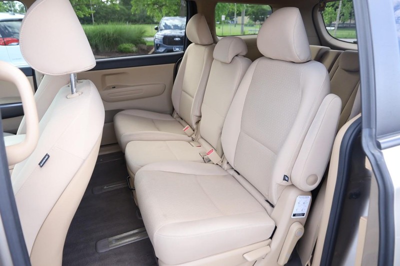 Kia Sedona Vehicle Image 09
