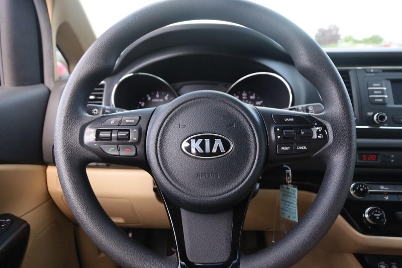 Kia Sedona Vehicle Image 12