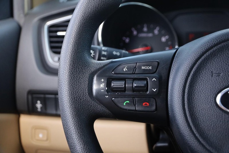 Kia Sedona Vehicle Image 13