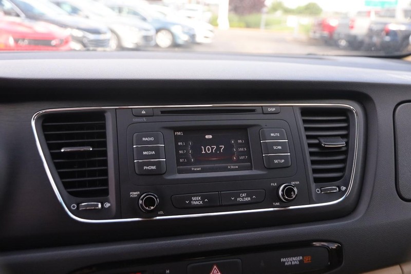Kia Sedona Vehicle Image 16