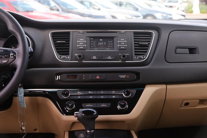Kia Sedona Vehicle Image 24