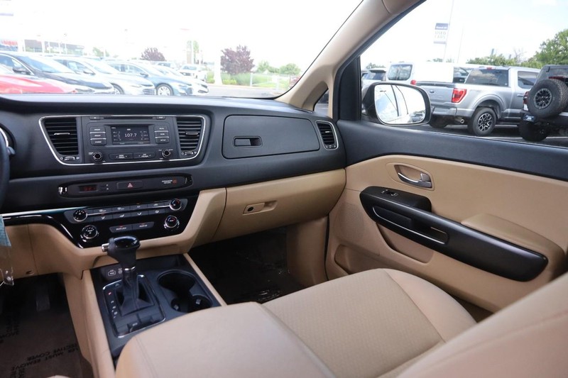 Kia Sedona Vehicle Image 25
