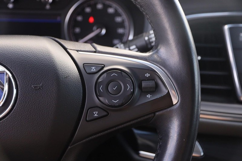 Buick Enclave Vehicle Image 14