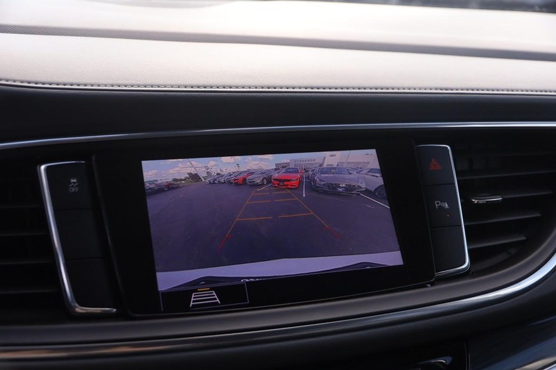 Buick Enclave Vehicle Image 17