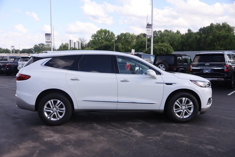 Buick Enclave Vehicle Image 22