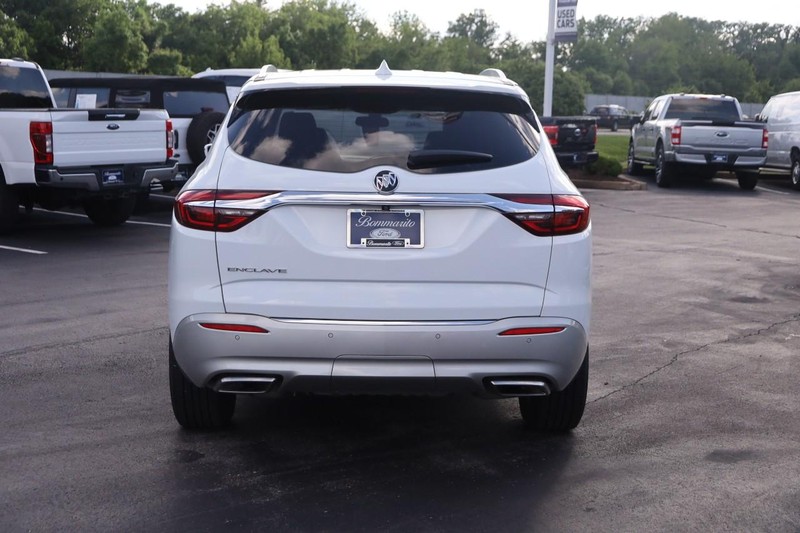 Buick Enclave Vehicle Image 23