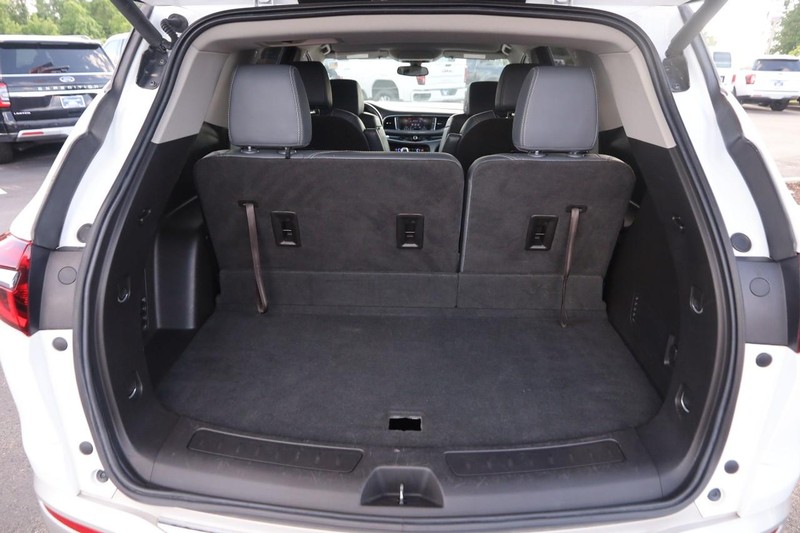 Buick Enclave Vehicle Image 24