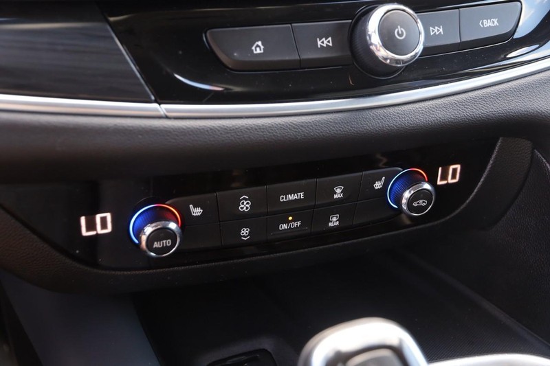 Buick Enclave Vehicle Image 35