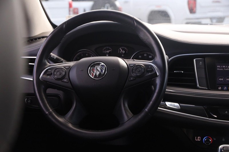 Buick Enclave Vehicle Image 38