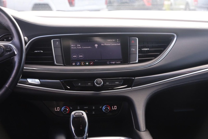 Buick Enclave Vehicle Image 39