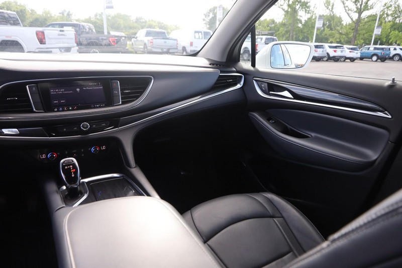 Buick Enclave Vehicle Image 40