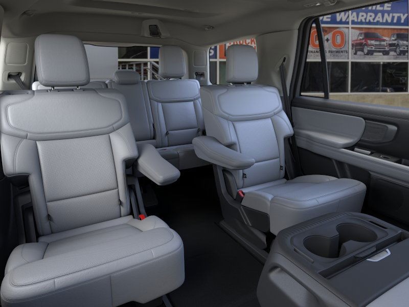 Ford Expedition Vehicle Image 11