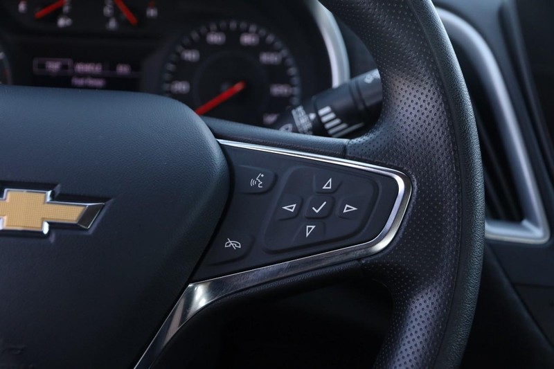 Chevrolet Malibu Vehicle Image 12