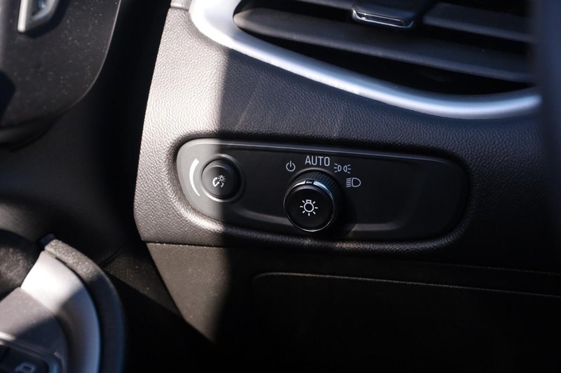 Chevrolet Malibu Vehicle Image 17