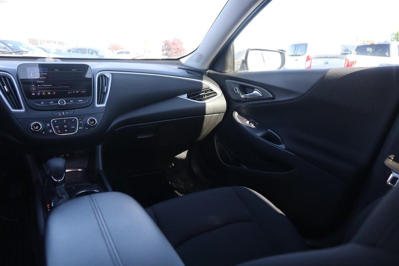 Chevrolet Malibu Vehicle Image 22