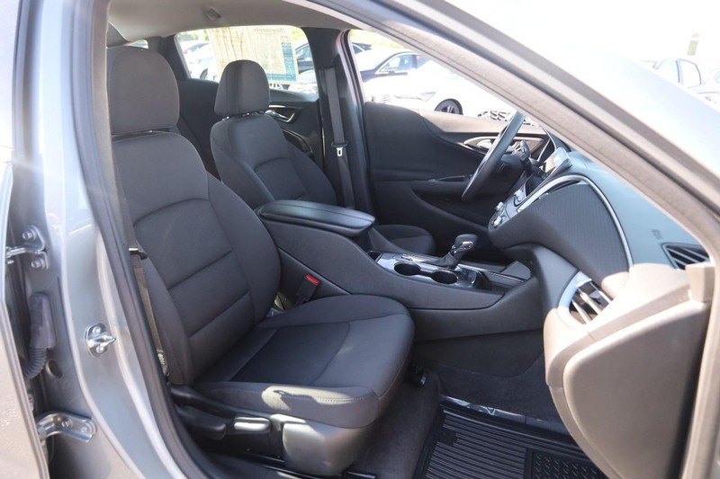 Chevrolet Malibu Vehicle Image 23